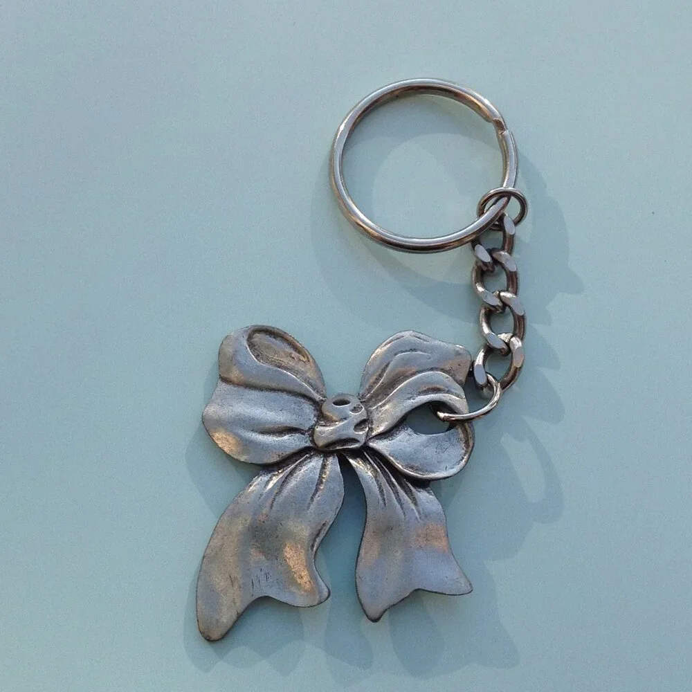 Seagull Pewter of Canada 1986 Animated Bow Key Chain Keychain Charm Fob